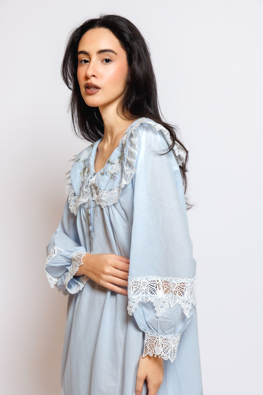 COTTON DRESS W/EMBROIDERY & LACE