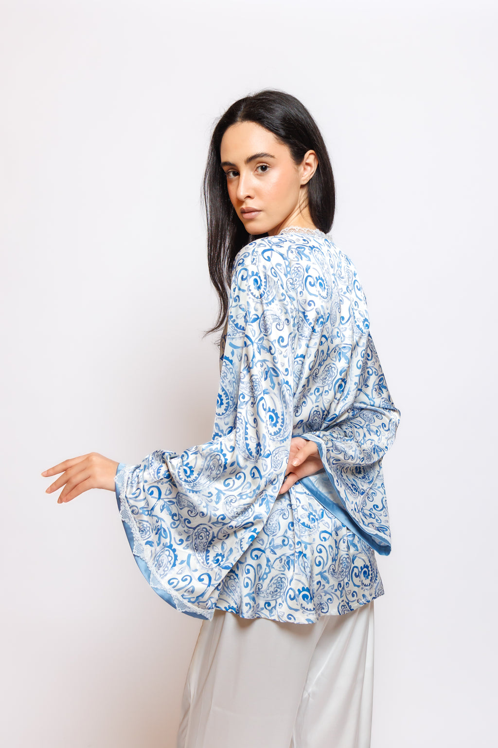 PRINTED SILK 2 IN 1 PLAIN WHITE PAJAMA