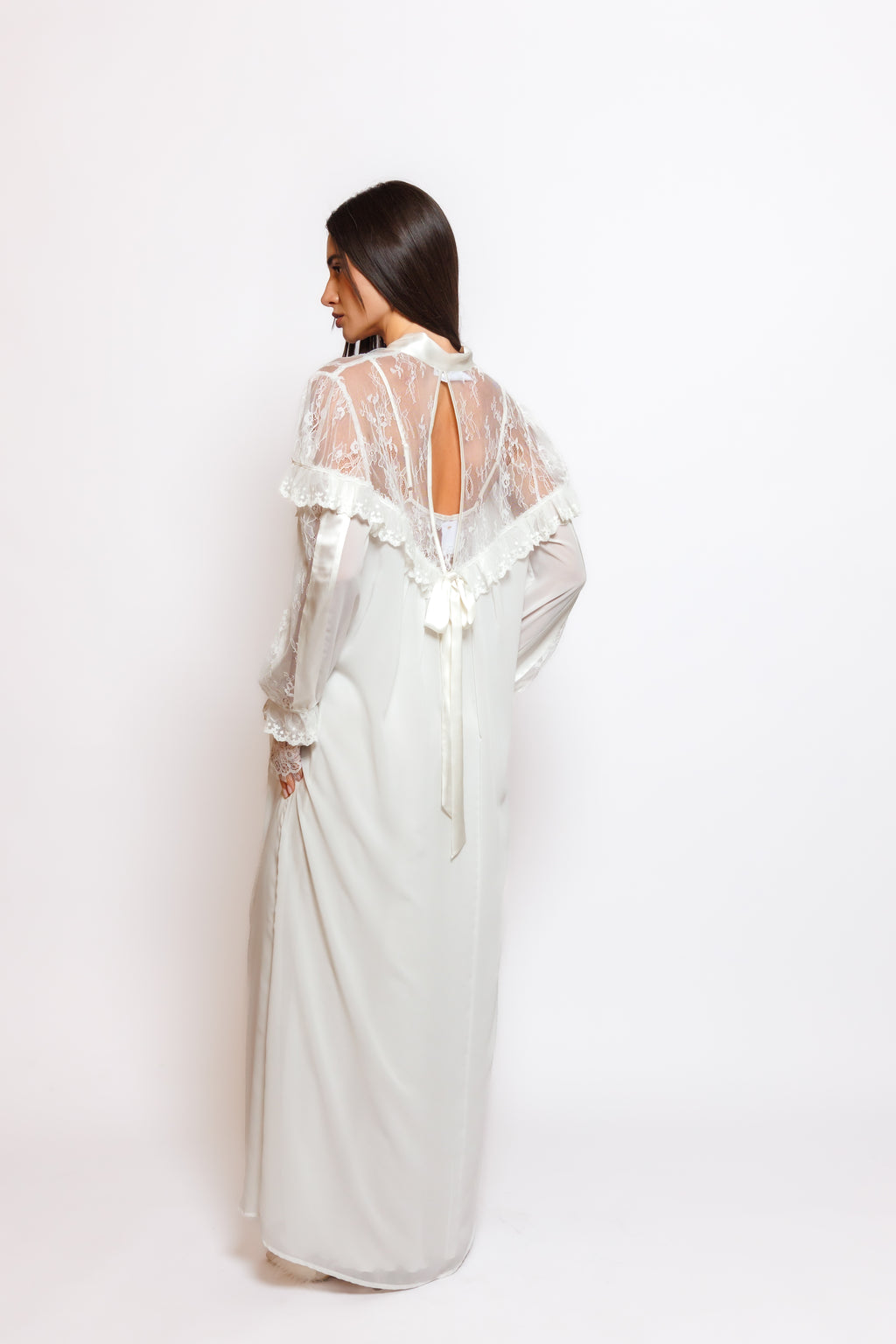 SILK NIGHTY AND ROBE W/LACE