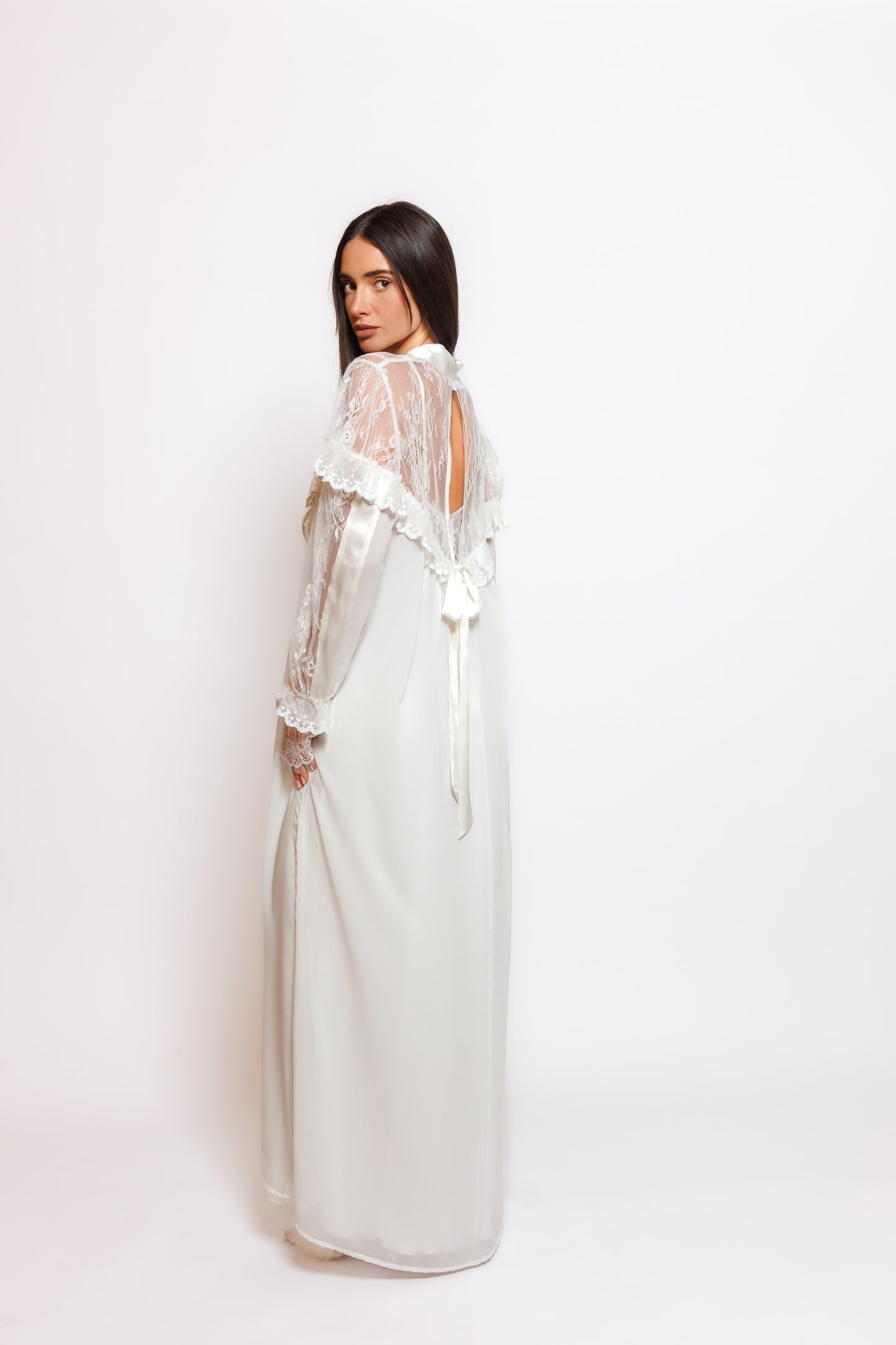 SILK NIGHTY AND ROBE W/LACE